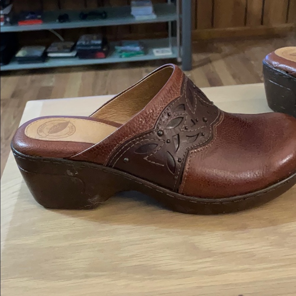 Brown clogs - Picture 3 of 7